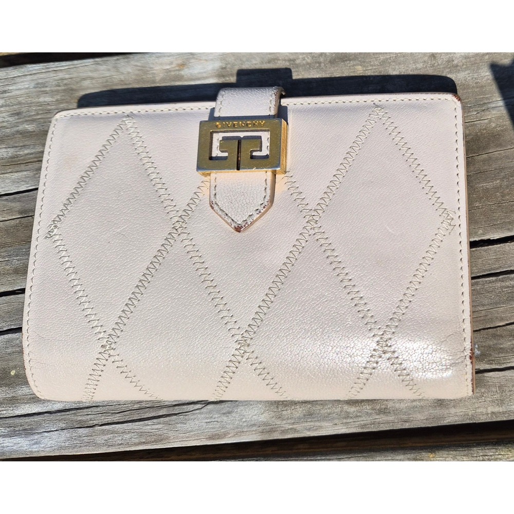 Givenchy Goatskin Diamond Quilted GV3 medium wallet Aubergine - Picture 12 of 14